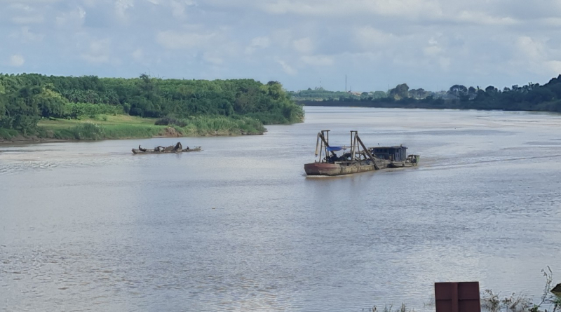 Đường dân sinh, cứu nạn, cứu hộ ở Quảng Trị bị xe tải chở cát phá nát -0