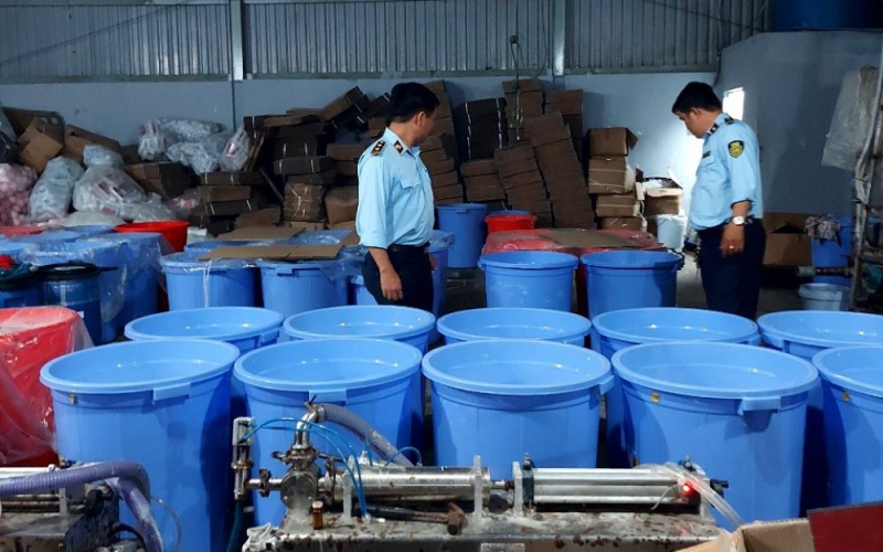Phát hiện xưởng sản xuất dầu gội giả lớn nhất từ trước đến nay -0