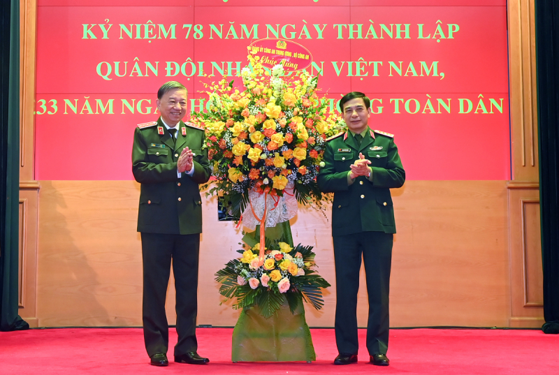 Chào mừng 77 năm ngày thành lập Quân Đội Nhân Dân Việt Nam và 32 năm Ngày  Hội Quốc Phòng Toàn Dân