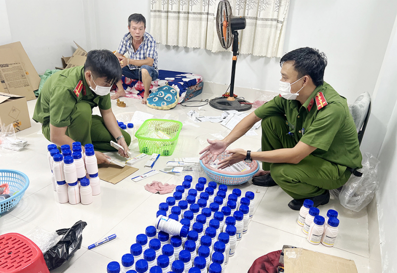 Ban Chỉ đạo 389 TP Long Xuyên phát huy sức mạnh tổng hợp trong phòng, chống buôn lậu -0