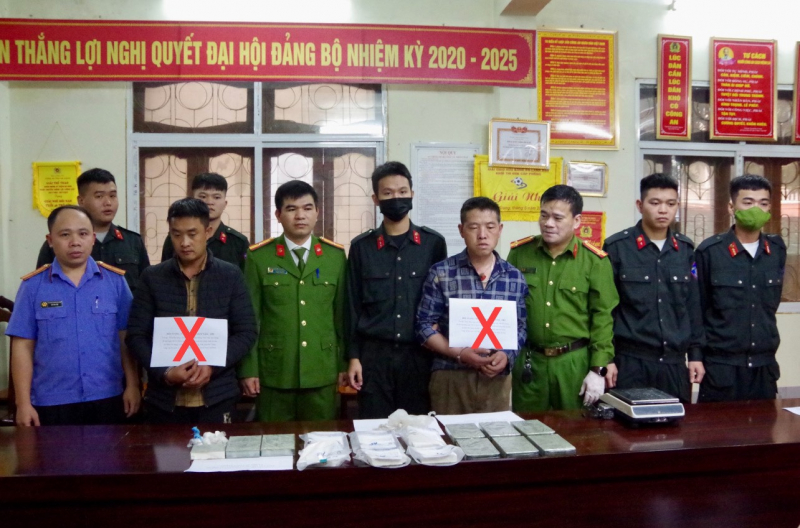 Bắt giữ 2 đối tượng tàng trữ, vận chuyển 15 bánh heroin -0