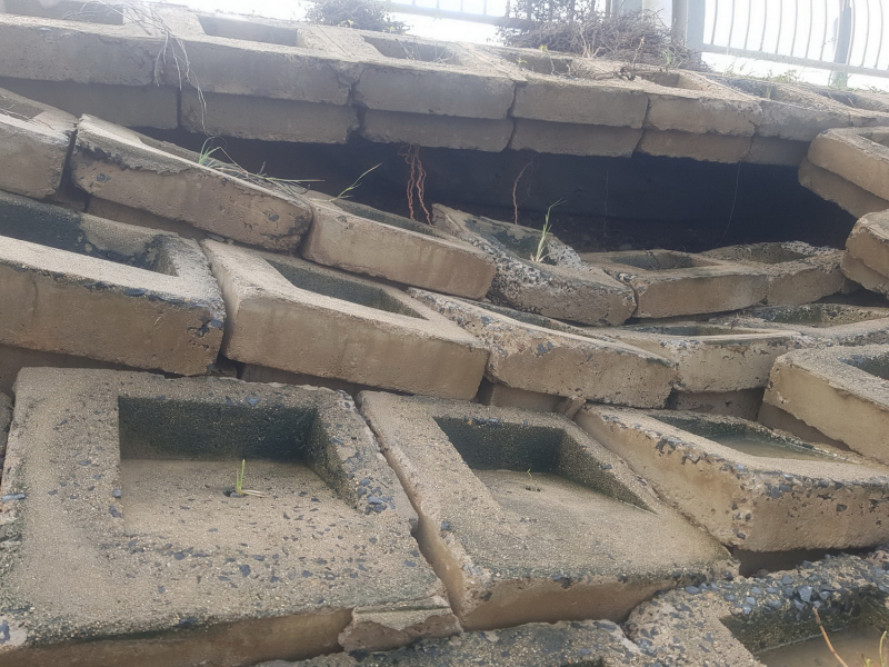 Bờ kè hữu ngạn hạ lưu sông Đà Rằng hư hỏng, sụt lún nhiều đoạn -0