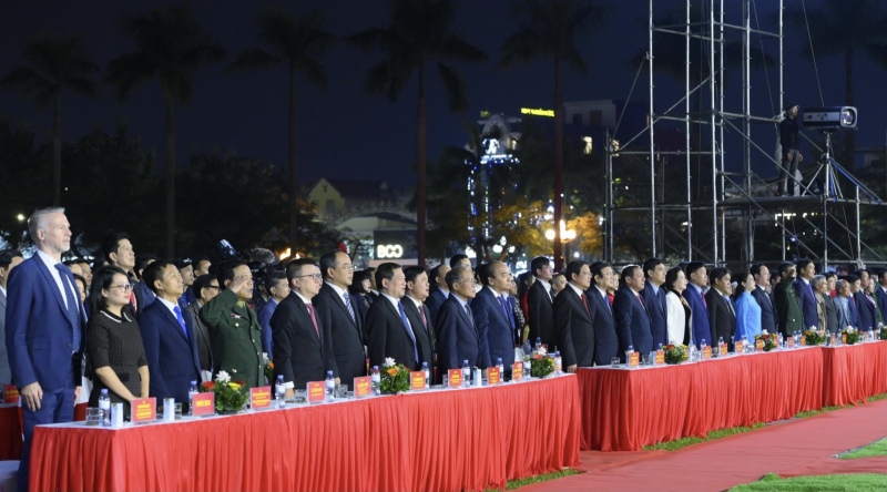 Chủ tịch nước Nguyễn Xuân Phúc dự lễ tôn vinh và kỷ niệm 250 năm ngày sinh, 200 năm mất nữ sĩ Hồ Xuân Hương -0