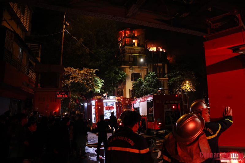 Nửa đêm cháy lớn trong phố cổ Hà Nội -0