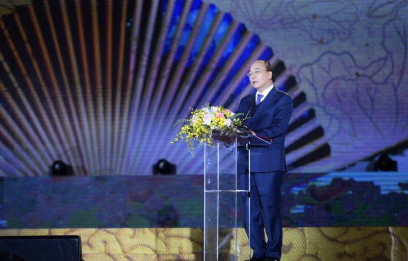 Chủ tịch nước Nguyễn Xuân Phúc dự lễ tôn vinh và kỷ niệm 250 năm ngày sinh, 200 năm mất nữ sĩ Hồ Xuân Hương -0