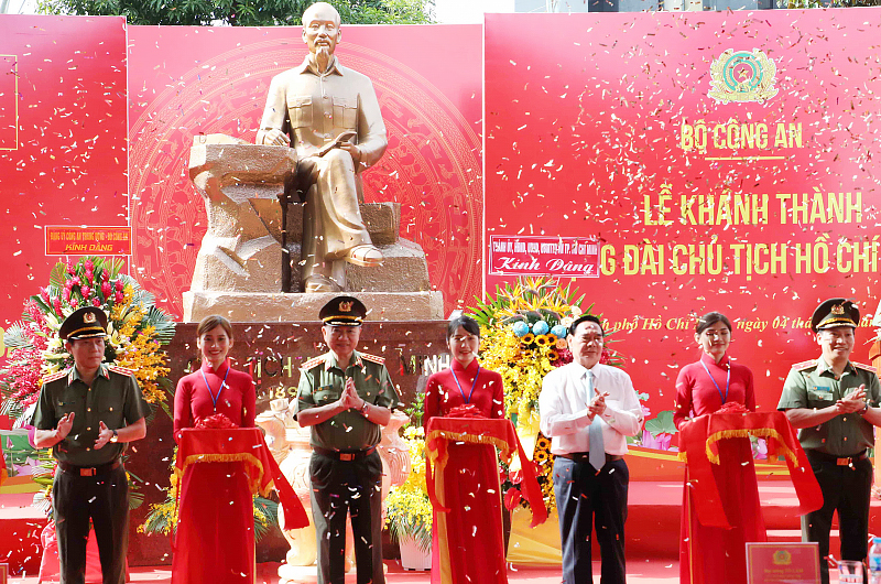 Khánh thành Tượng đài Chủ tịch Hồ Chí Minh trong khuôn viên Cơ quan Bộ Công an -0