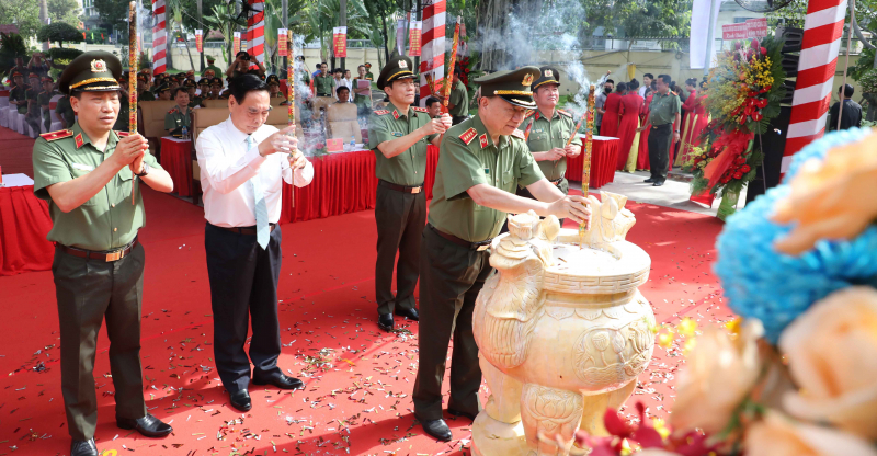 Khánh thành tượng đài Chủ tịch Hồ Chí Minh trong khuôn viên Cơ quan Bộ Công an   -0