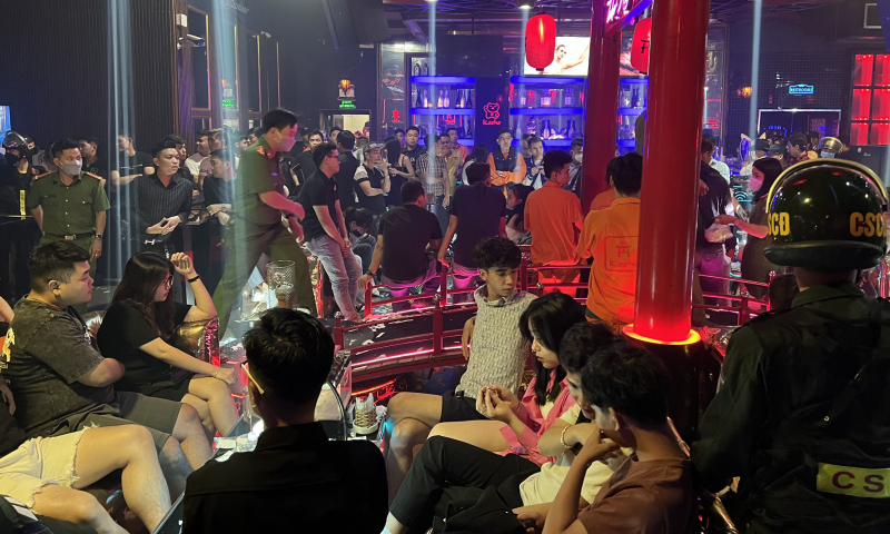 Phát hiện nhiều người tàng trữ và sử dụng ma túy trong quán bar lúc rạng sáng -0