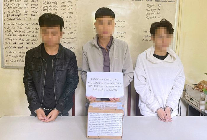 “Ôm” ma tuý “hộ” thì gặp Công an -0