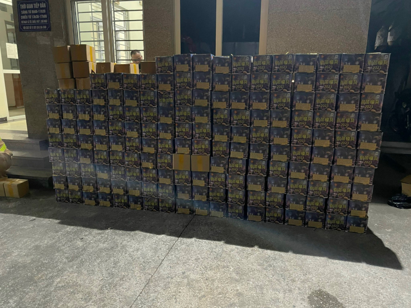 Bắt gần 1 tấn pháo lậu trên đường “xuất cảnh” đi Bắc Ninh -1