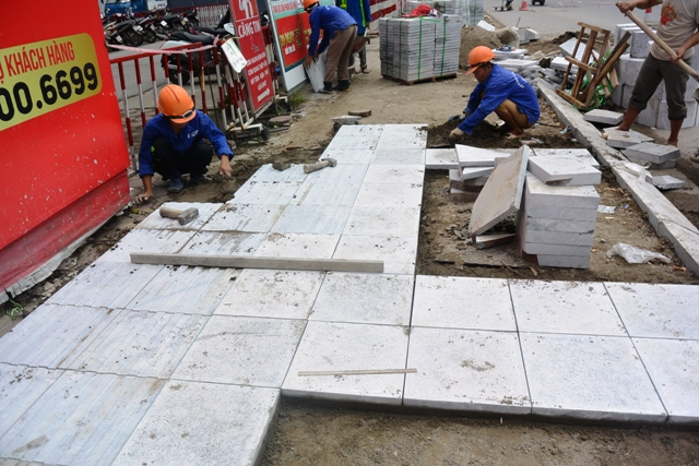 Hà Nội yêu cầu đánh giá tình trạng hư hỏng, xuống cấp vỉa hè -0