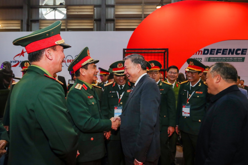 Bộ trưởng Tô Lâm tham quan một số gian hàng tại Triển lãm quốc phòng quốc tế Việt Nam 2022 -0