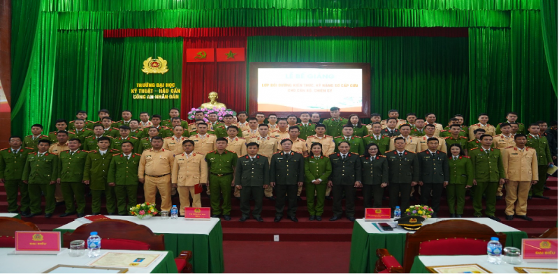 Bế giảng lớp bồi dưỡng kiến thức, kỹ năng sơ cấp cứu cho cán bộ, chiến sĩ CAND- Khoá I -0