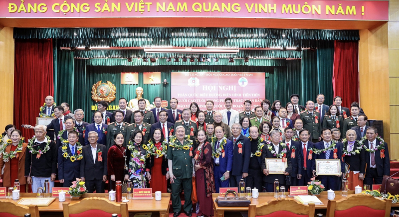 Biểu dương 139 điển hình tiên tiến người cao tuổi trong phong trào toàn dân bảo vệ ANTQ giai đoạn  2016-2021 -0