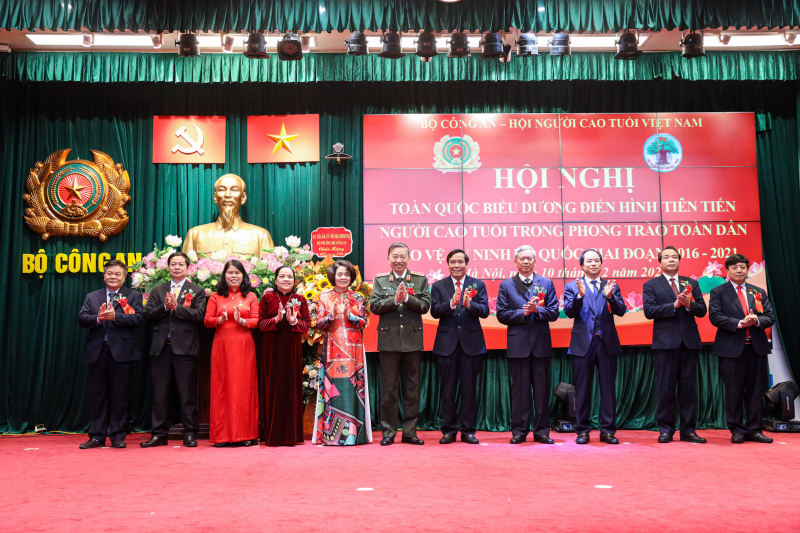 Biểu dương 139 điển hình tiên tiến người cao tuổi trong phong trào toàn dân bảo vệ ANTQ giai đoạn  2016-2021 -0