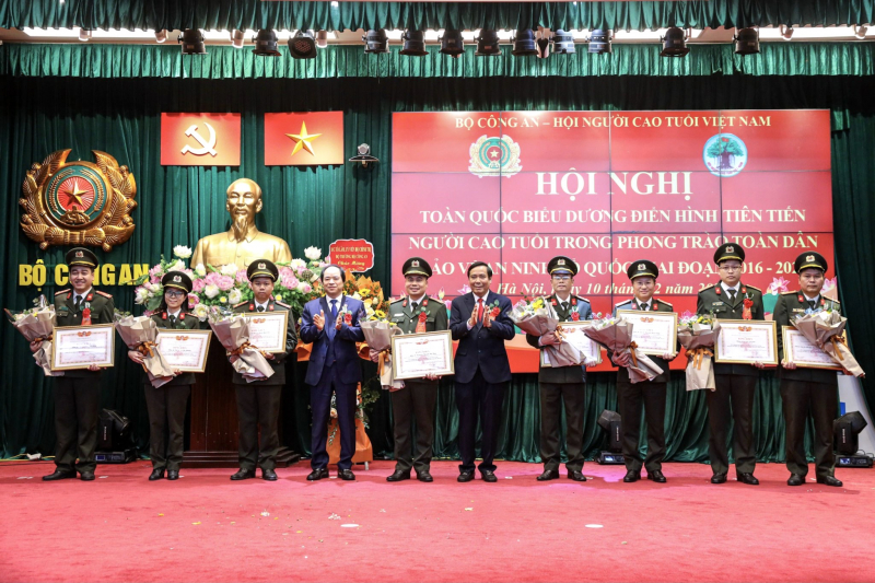 Biểu dương 139 điển hình tiên tiến người cao tuổi trong phong trào toàn dân bảo vệ ANTQ giai đoạn  2016-2021 -0