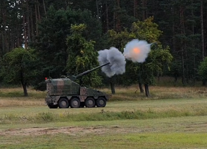 Đức gửi 18 siêu pháo, Mỹ chuyển thêm 275 triệu USD vũ khí cho Ukraine -0