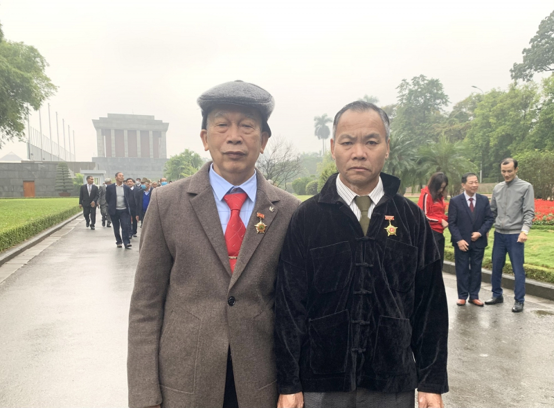 Đoàn đại biểu người cao tuổi điển hình tiên tiến  vào Lăng viếng Chủ tịch Hồ Chí Minh. -0