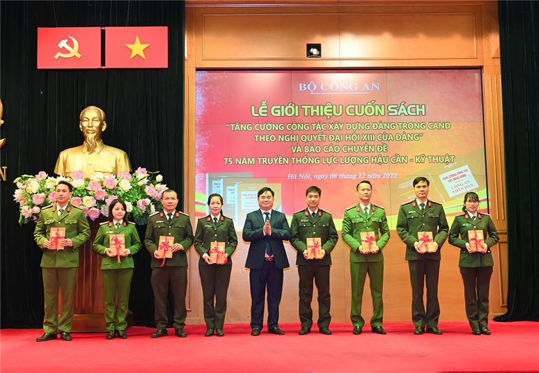 Book on Party building work edited by General To Lam released -0