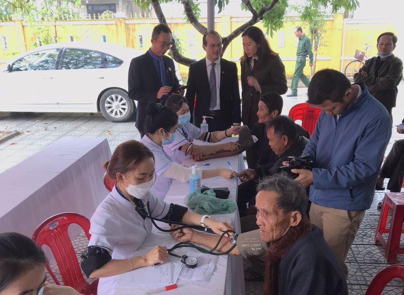 Công an tỉnh Thừa Thiên-Huế hướng dẫn cấp hộ chiếu qua ứng dụng VNEID -0