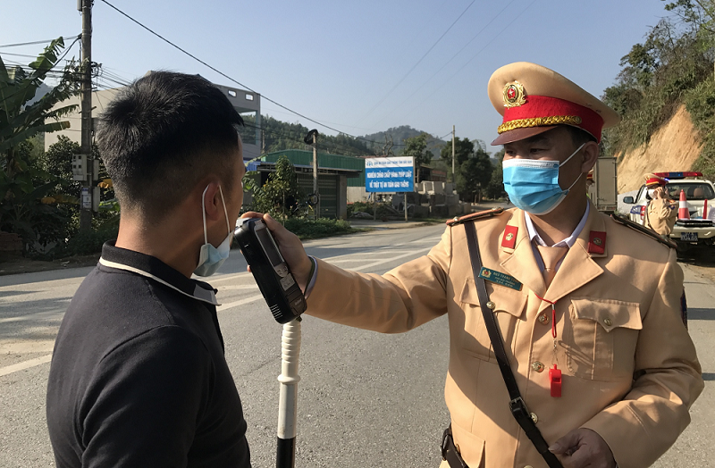 Giải pháp nào ngăn “ma men” lái xe dịp cuối năm? -0