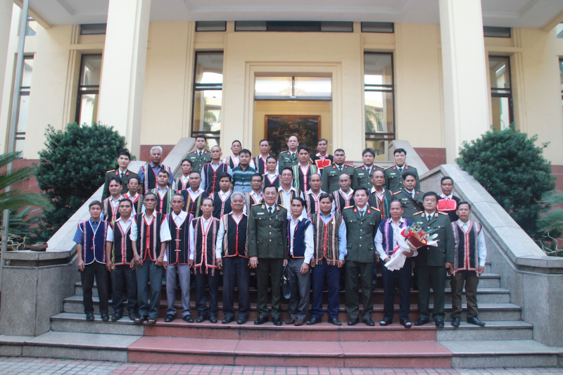 Người có uy tín gương mẫu, đi đầu trong các phong trào tấn công tội phạm, bảo vệ an ninh trật tự -0