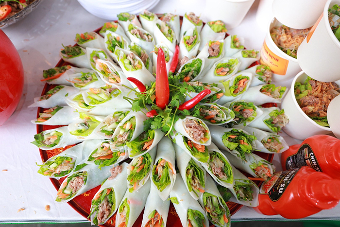 Nhiều thực khách trong và ngoài nước hồ hởi thưởng thức phở cùng tương ớt CHIN-SU -3