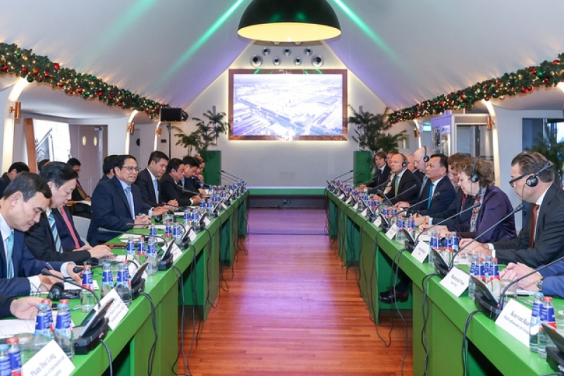 PM holds dialogue with leading Dutch businesses -0