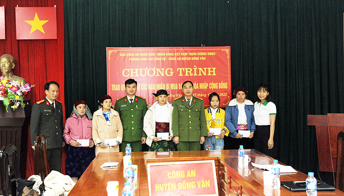 Chia sẻ khó khăn với các nạn nhân bị mua bán người tại Hà Giang -0