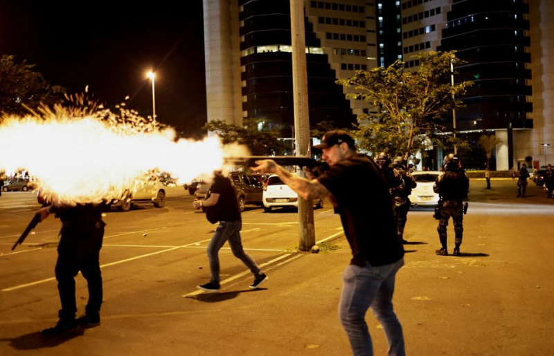 Biểu tình phản đối kết quả bầu cử hóa thành bạo lực tại Brazil  -0