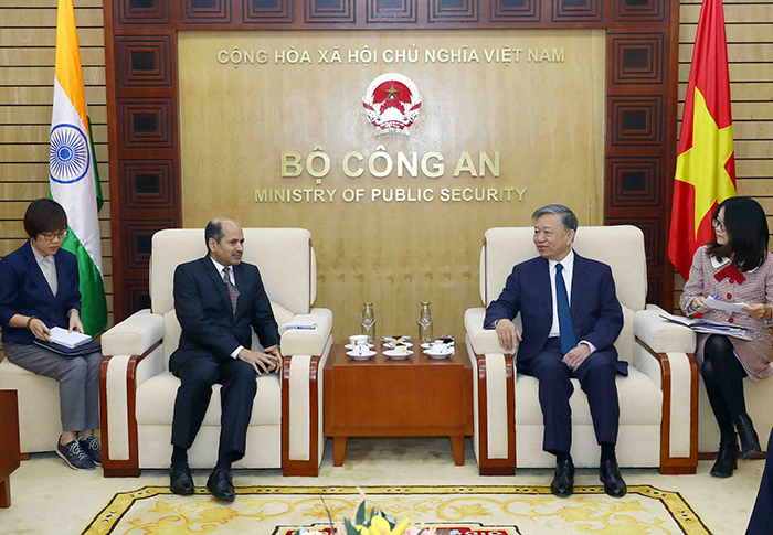 Minister To Lam receives newly-accredited Indian Ambassador -0