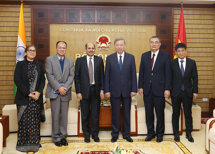 Minister To Lam receives newly-accredited Indian Ambassador -0