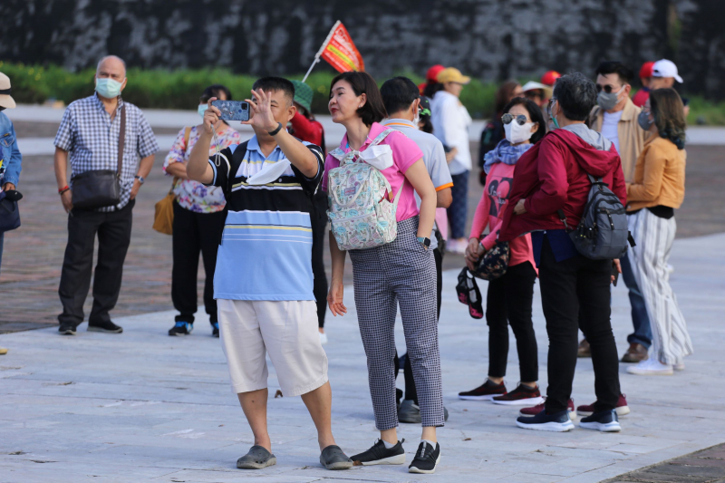 “Phục chế” ngai vàng vua Nguyễn để thu hút du khách vào tham quan Đại Nội  -0