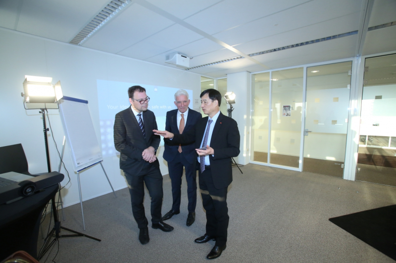 Deputy Minister Nguyen Duy Ngoc learns lessons of digital transformation from the Netherlands -0