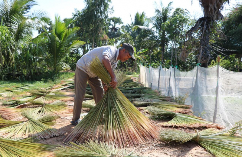 Tăng cường công tác vận động người dân tự nguyện giao nộp đất bao chiếm trái phép -0
