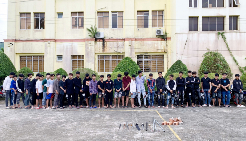 30 thanh thiếu mang hung khí tự chế đi giải quyết mâu thuẫn -0