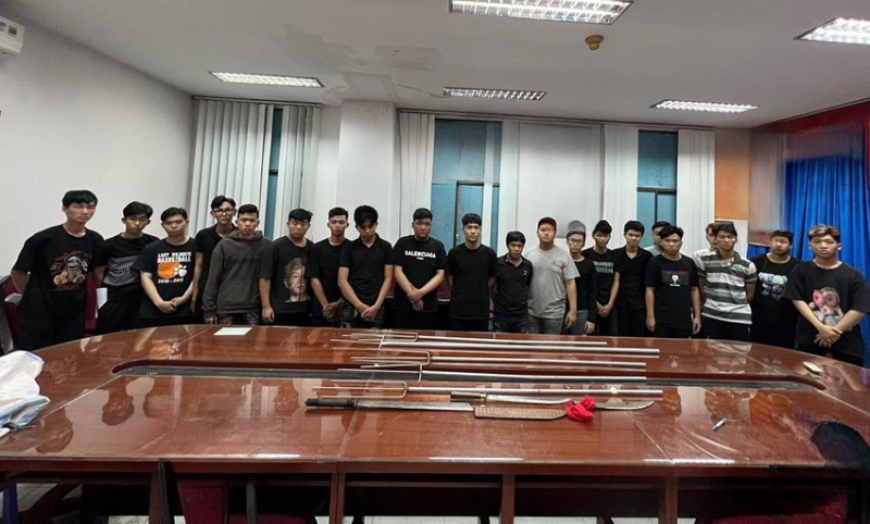 Mâu thuẫn trên mạng, 2 nhóm