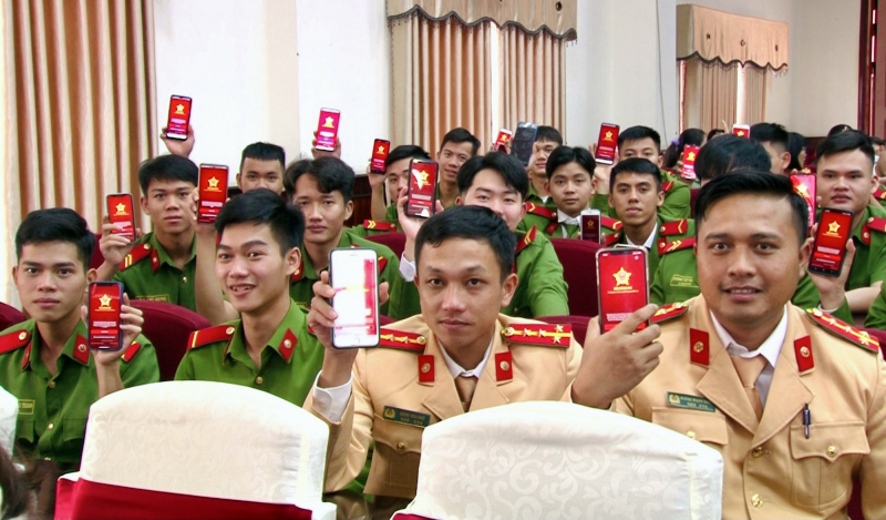 Tuổi trẻ Công an xung kích thực hiện chuyển đổi số -0