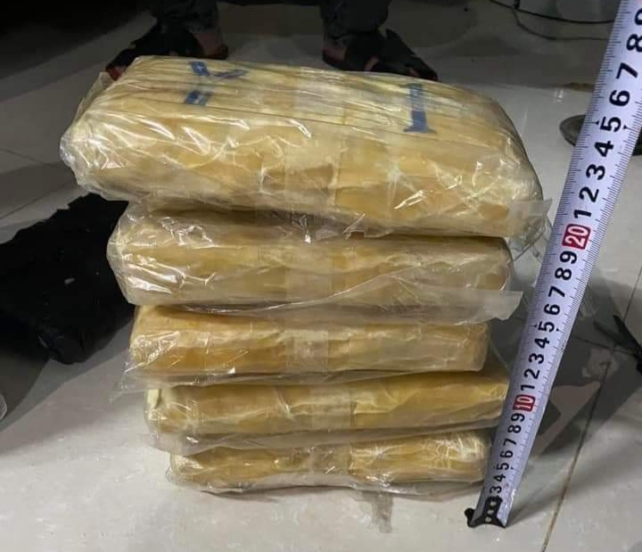 Khám nhà và xe môtô lộ ra 58.000 viên ma túy -0