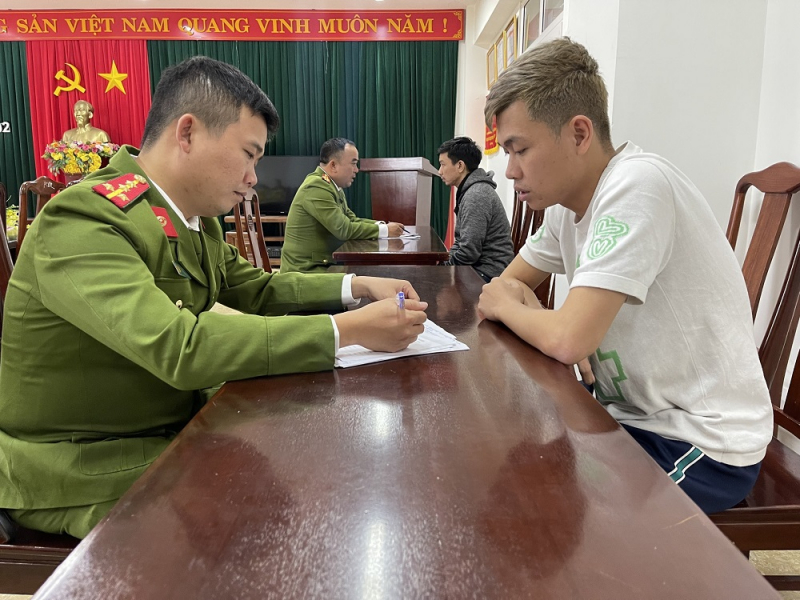 Dạt ra Hà Tĩnh thuê nhà nghỉ để điều hành đường dây cá độ bóng đá tại Huế -0