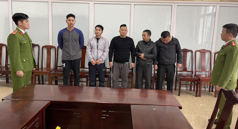 Dạt ra Hà Tĩnh thuê nhà nghỉ để điều hành đường dây cá độ bóng đá tại Huế -0