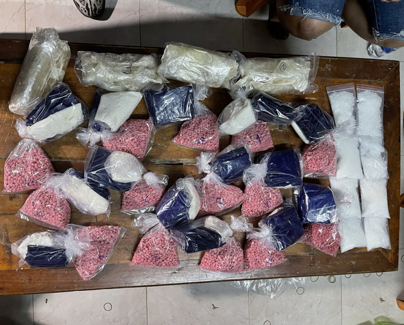 Bắt 3 đối tượng, thu giữ gần 5kg ma túy và súng đạn -0