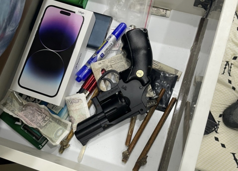 Bắt 3 đối tượng, thu giữ gần 5kg ma túy và súng đạn -0