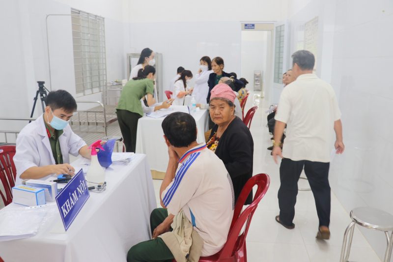 Công an tỉnh Bà Rịa-Vũng Tàu thăm hỏi và tặng quà Mẹ Việt Nam Anh hùng 105 tuổi -0