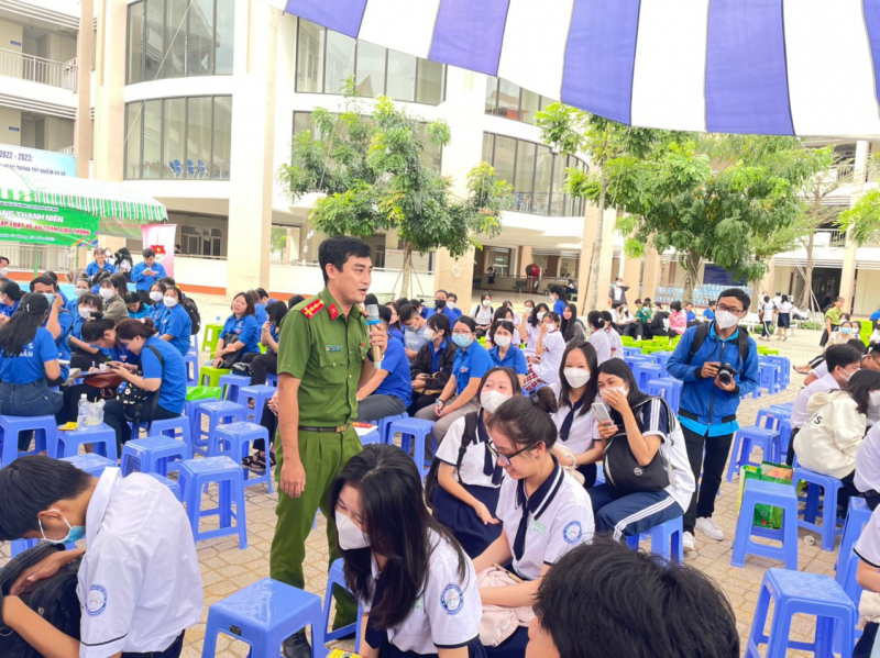 Ngày Thanh niên tuyên truyền pháp luật phòng, chống tội phạm, ra quân xử lý môi trường -0