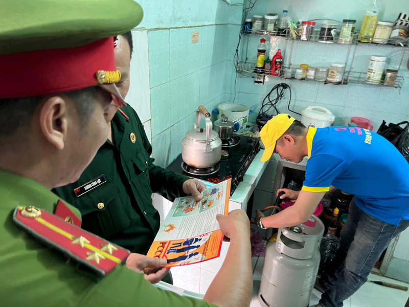 Ngày Thanh niên tuyên truyền pháp luật phòng, chống tội phạm, ra quân xử lý môi trường -0