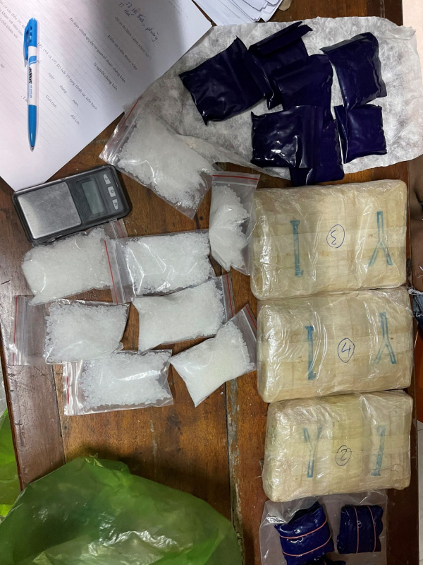 Khen thưởng ban chuyên án triệt phá đường dây ma túy từ Lao Bảo về Huế -0