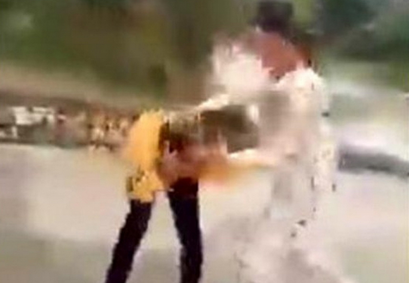 Xác minh clip nữ sinh bị thiếu nữ ở cùng địa phương chặn đánh -1