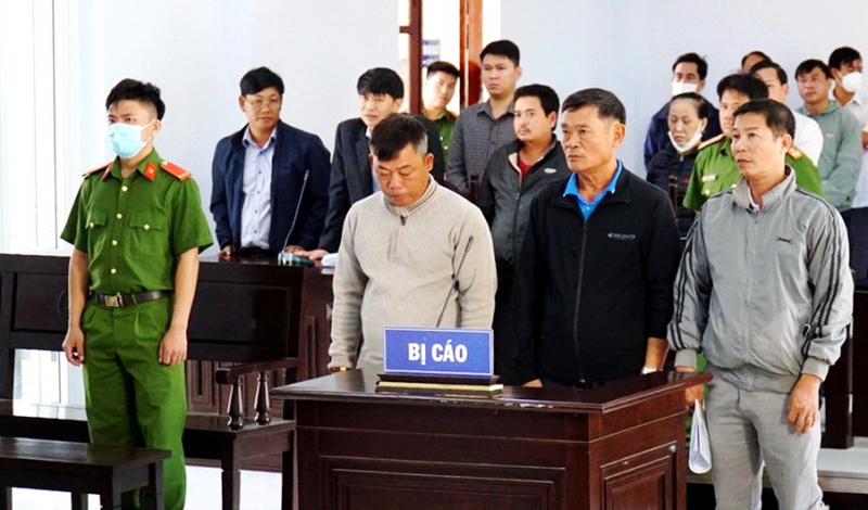 Hoãn phiên xử 3 thanh tra giao thông Ninh Thuận thiếu trách nhiệm gây chết người -0