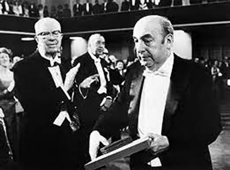 Thi sĩ Pablo Neruda (1904-1973), thành viên đảng Cộng sản Chile (PCCh) nhận giải Nobel Văn học